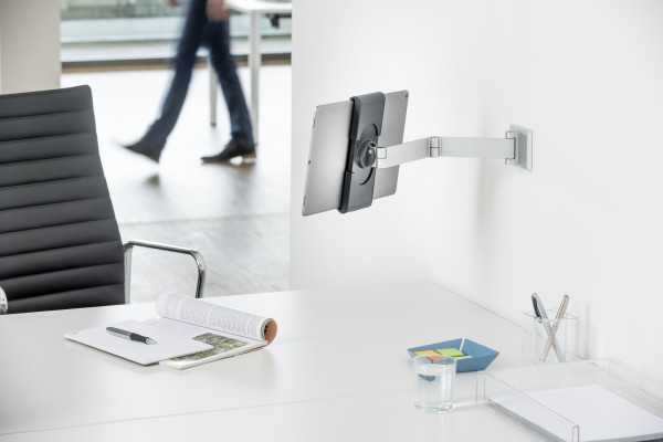 מעמד אייפד / טאבלט לקיר עם זרוע